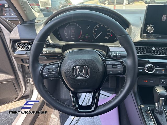 Vehicle image 32 of 34