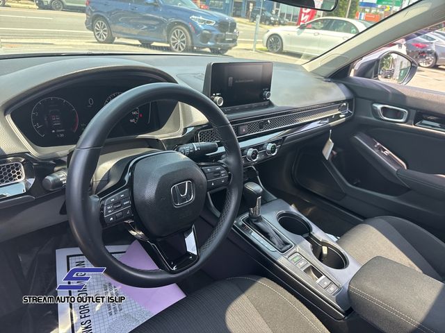 Vehicle image 16 of 34