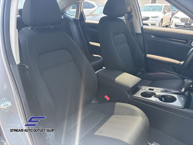 Vehicle image 9 of 34