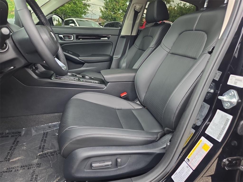 Vehicle image 16 of 40
