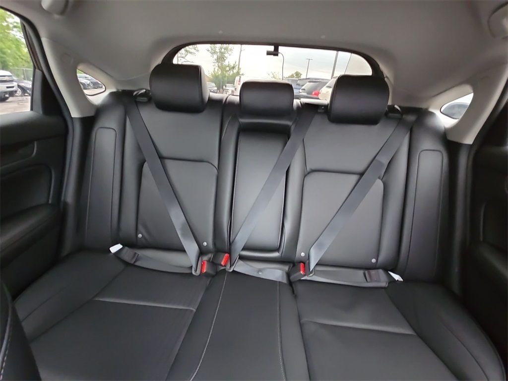 Vehicle image 18 of 40