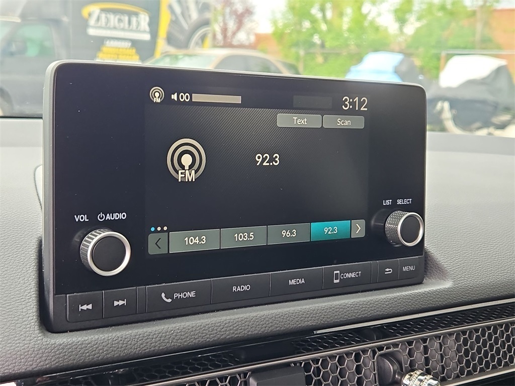 Vehicle image 32 of 40