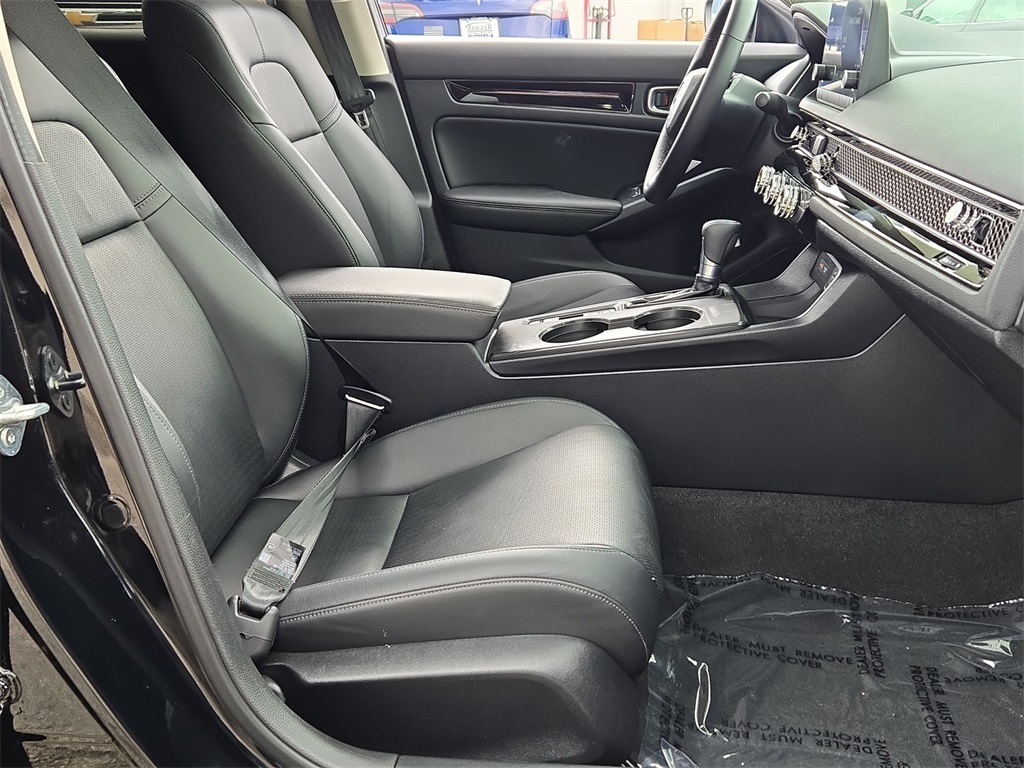 Vehicle image 19 of 40