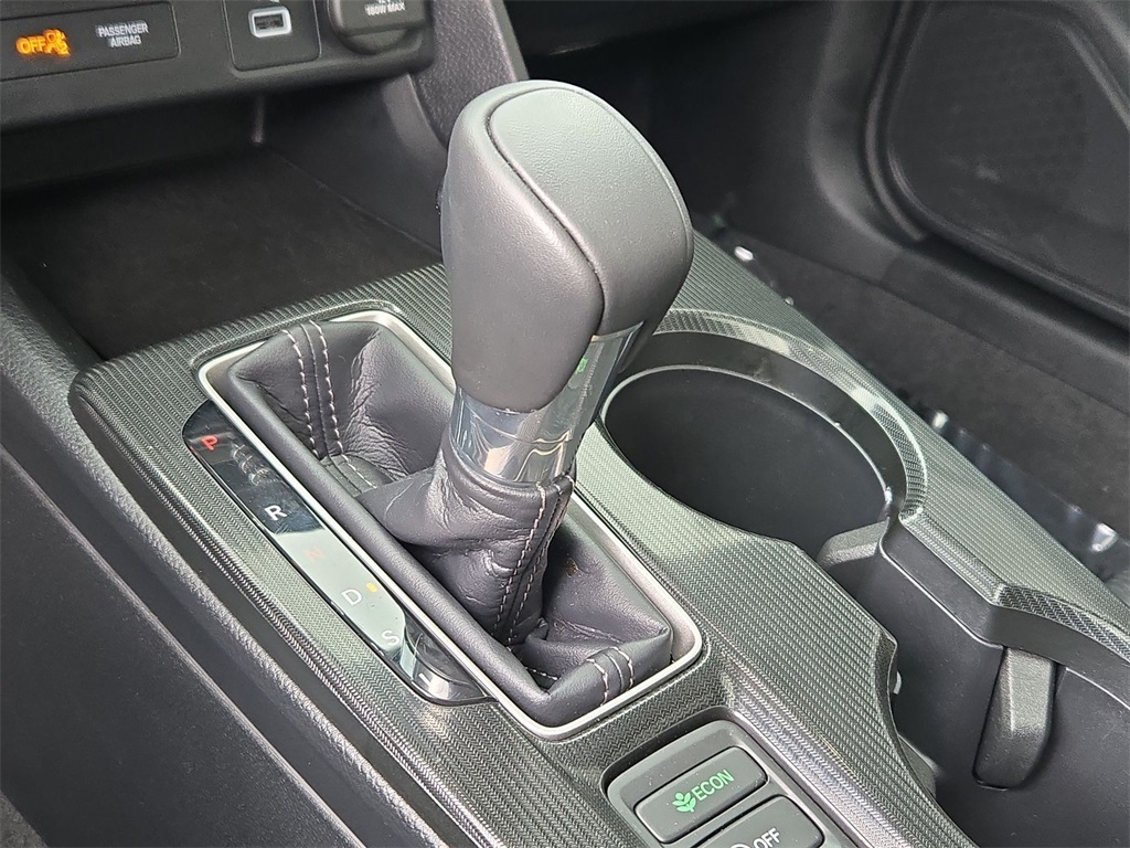 Vehicle image 33 of 40