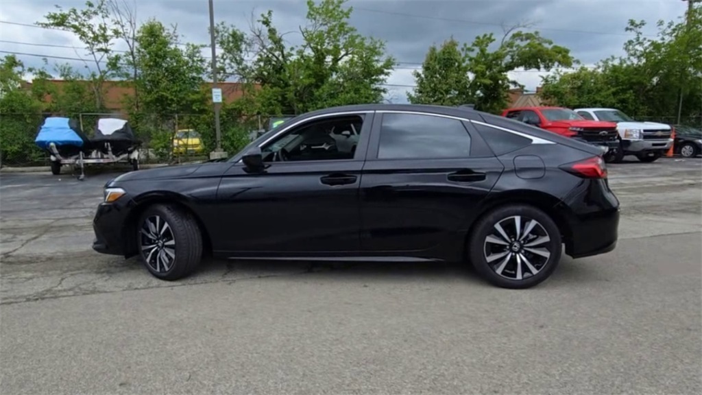 Vehicle image 9 of 40