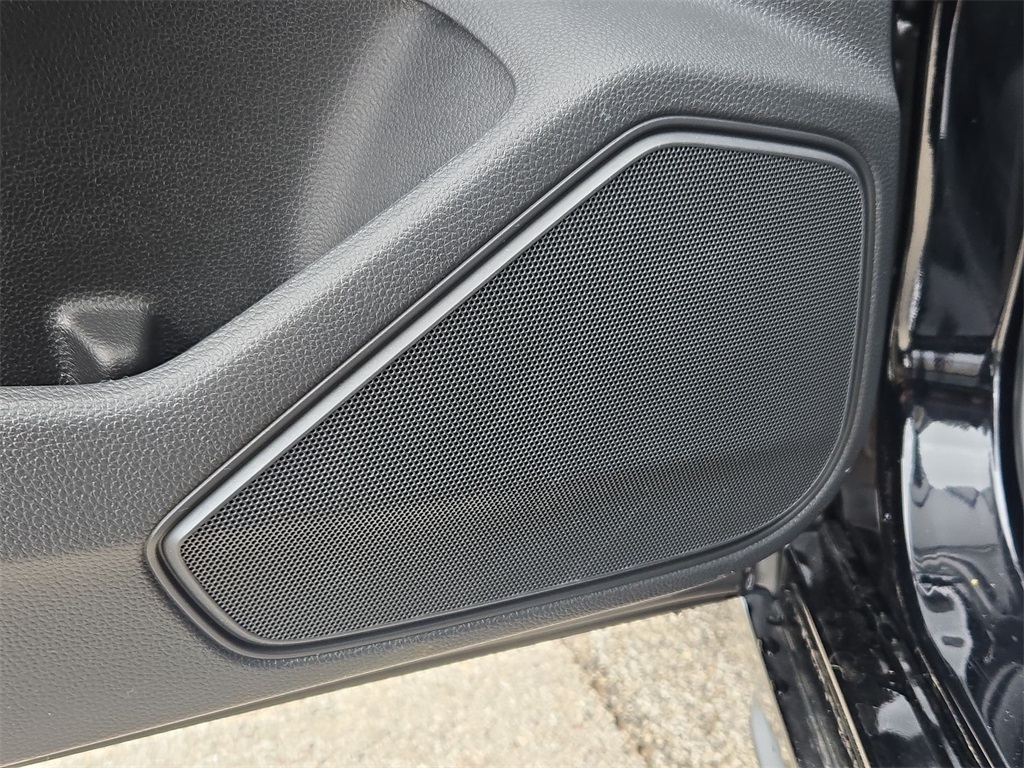Vehicle image 36 of 40