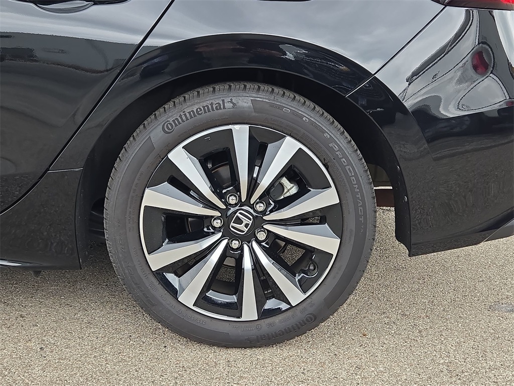 Vehicle image 11 of 40