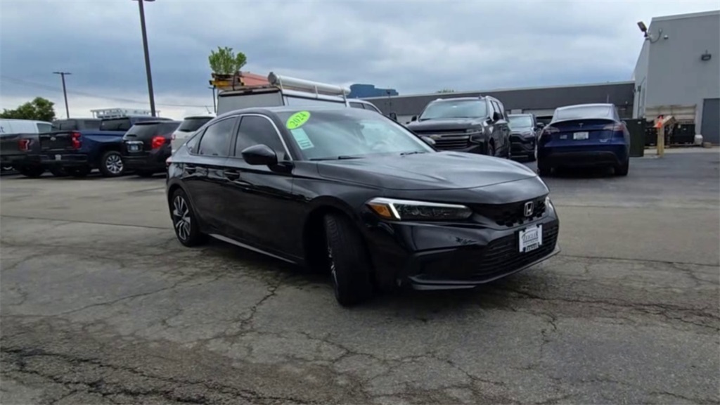 Vehicle image 4 of 40