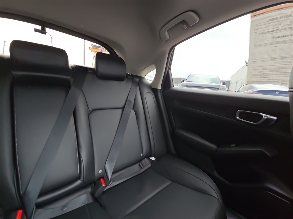 Vehicle image 15 of 40