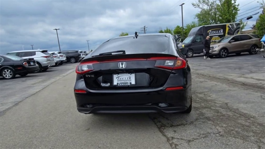 Vehicle image 7 of 40