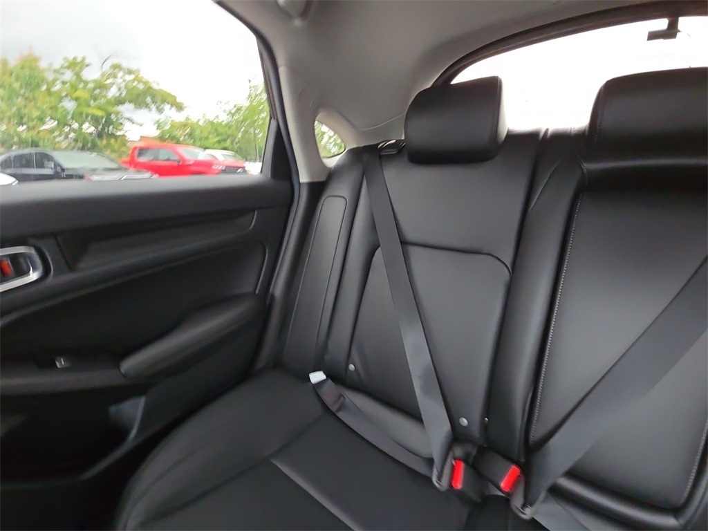 Vehicle image 17 of 40