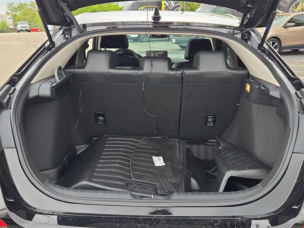 Vehicle image 12 of 40