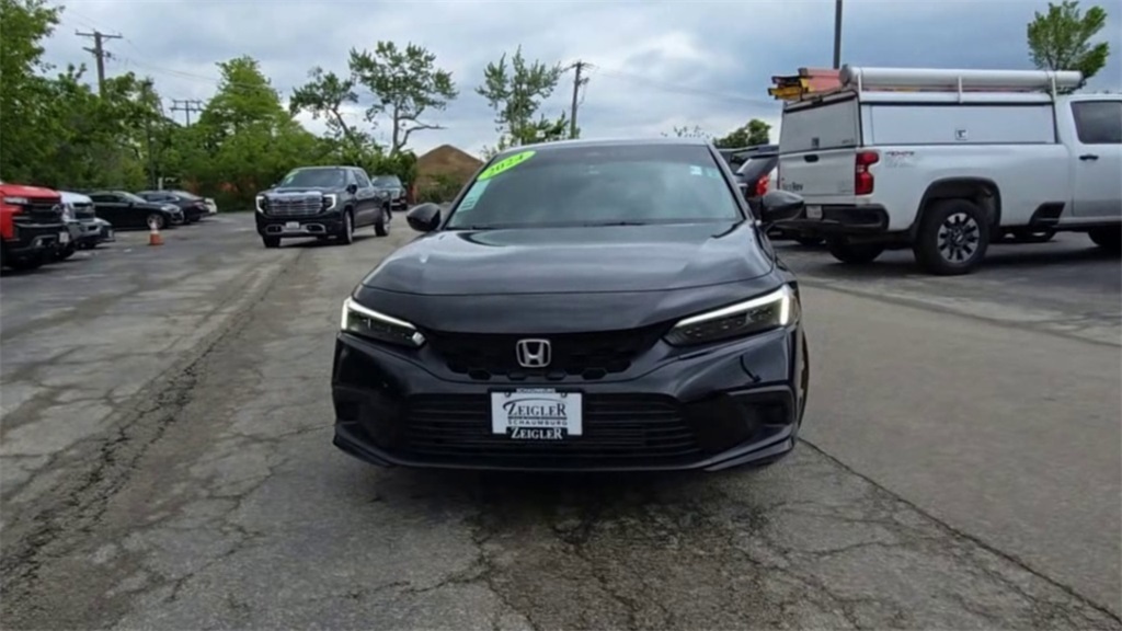 Vehicle image 3 of 40