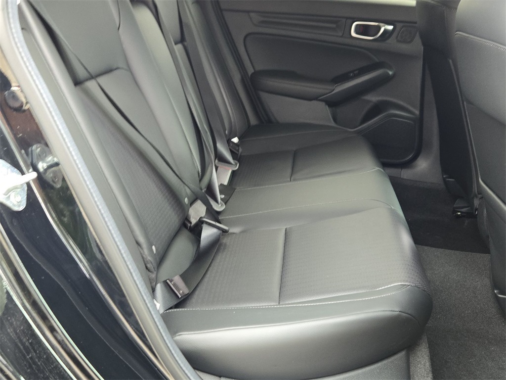 Vehicle image 14 of 40