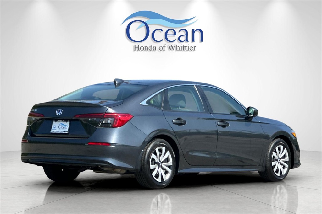 Vehicle image 4 of 26