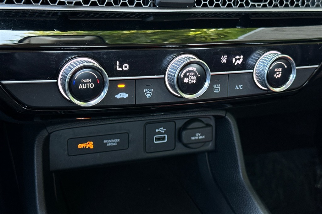 Vehicle image 21 of 26