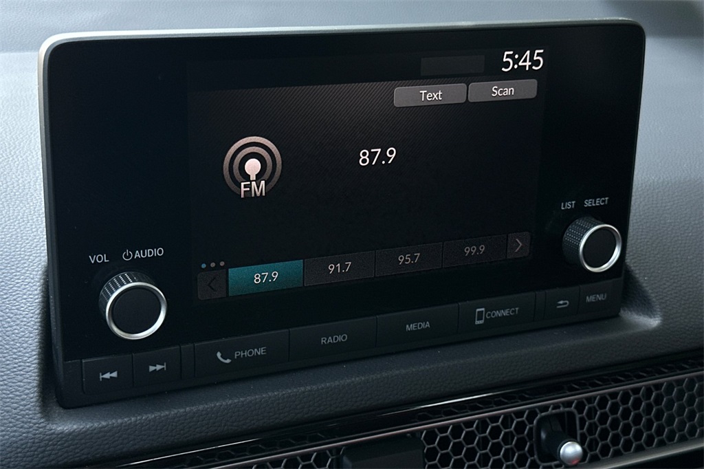 Vehicle image 18 of 26