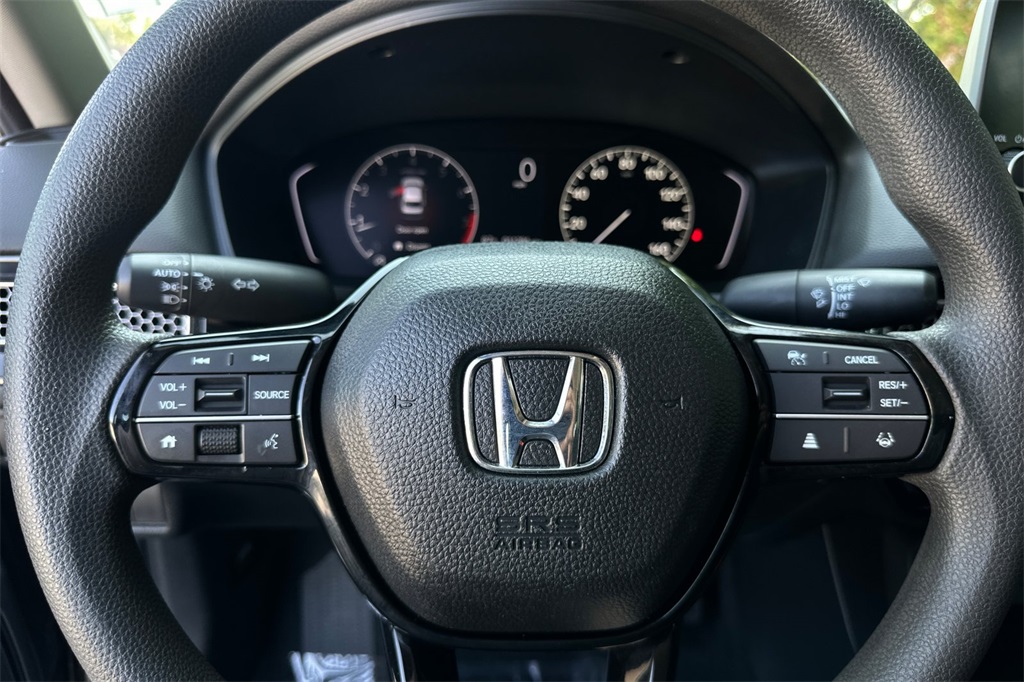 Vehicle image 13 of 26