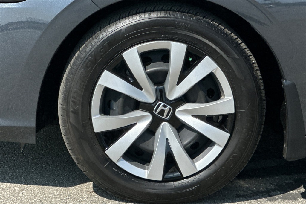 Vehicle image 7 of 26
