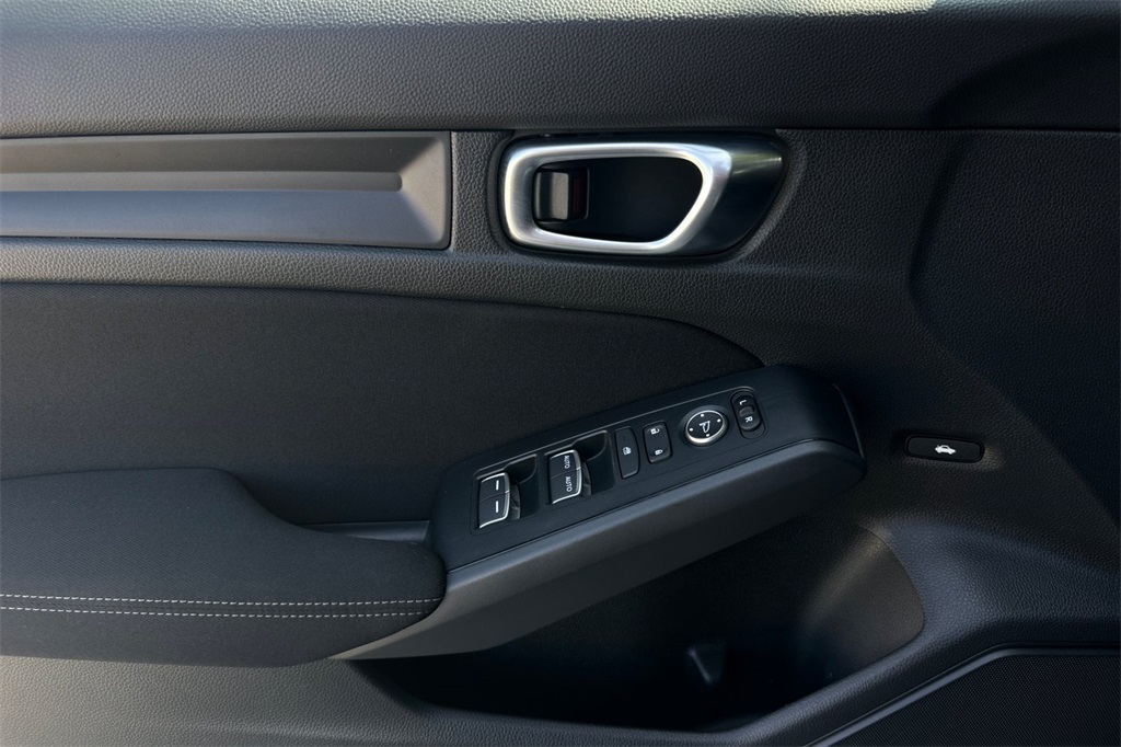 Vehicle image 20 of 26