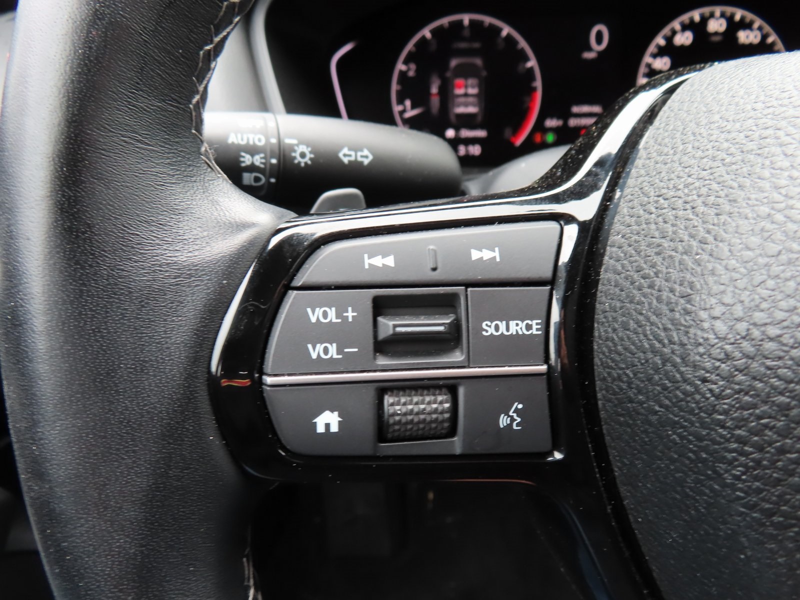 Vehicle image 18 of 35
