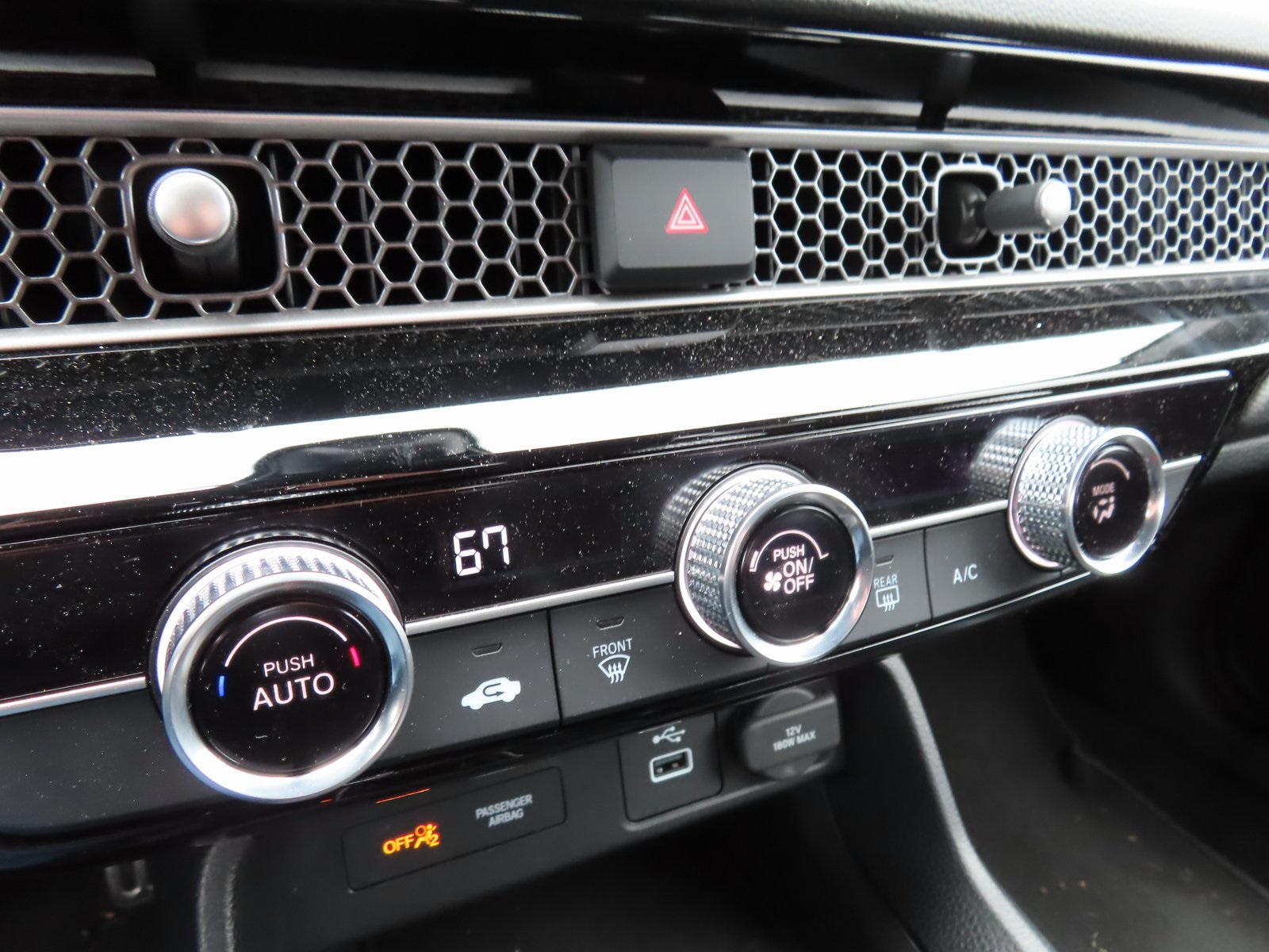 Vehicle image 25 of 35