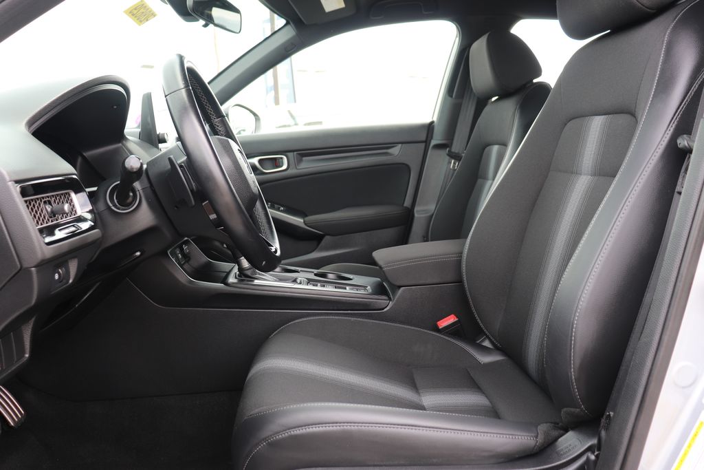 Vehicle image 10 of 25