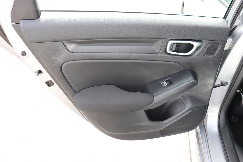 Vehicle image 11 of 25