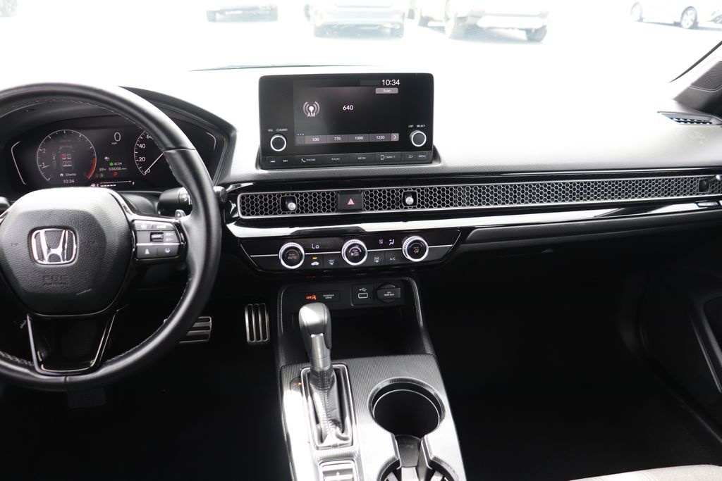 Vehicle image 13 of 25