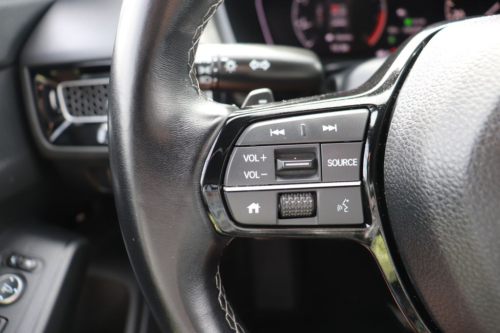 Vehicle image 17 of 25