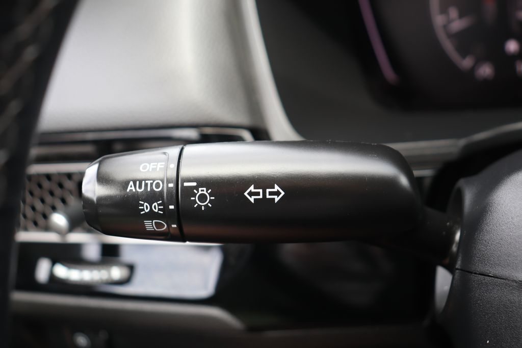 Vehicle image 21 of 25