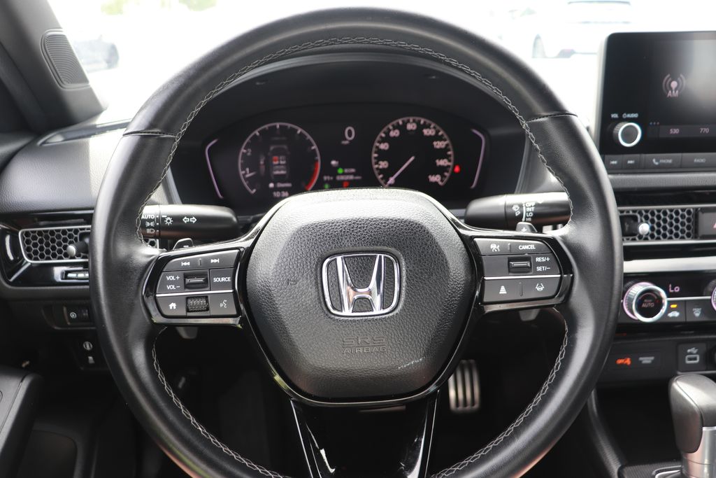 Vehicle image 16 of 25