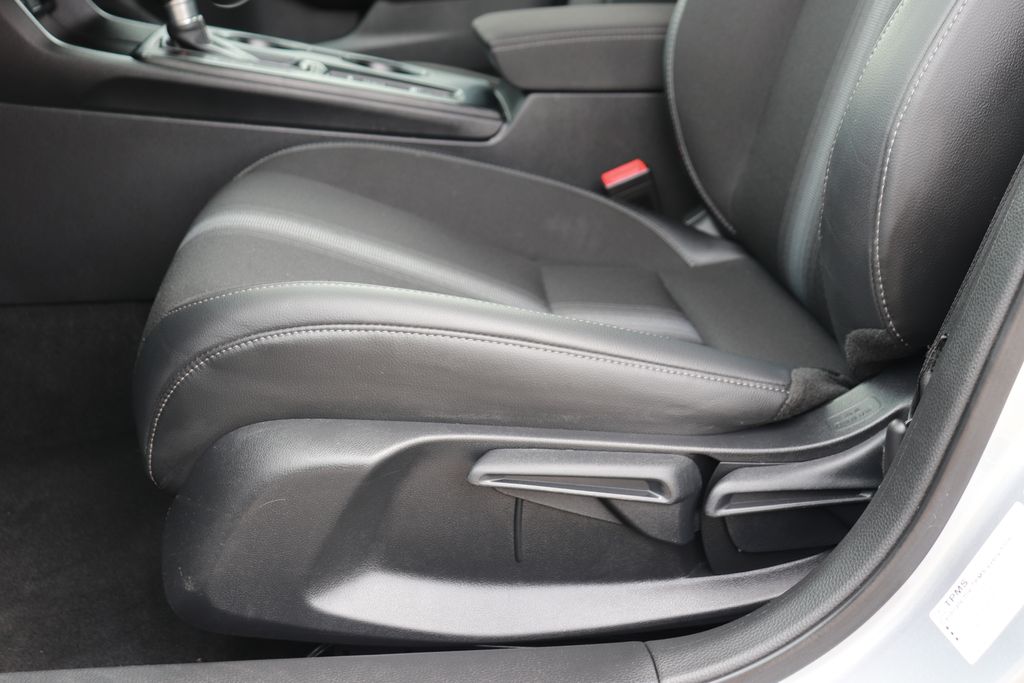 Vehicle image 9 of 25