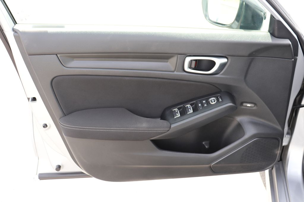 Vehicle image 8 of 25