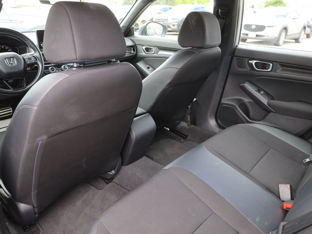 Vehicle image 22 of 43