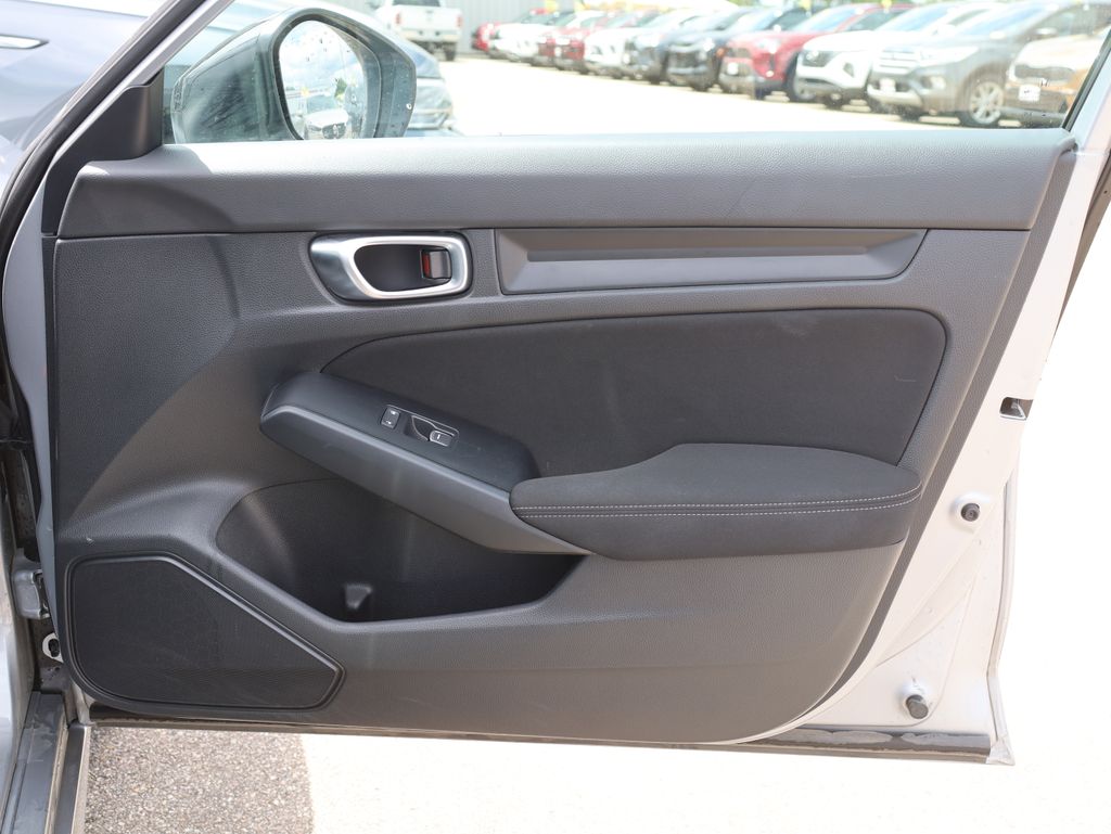 Vehicle image 13 of 43