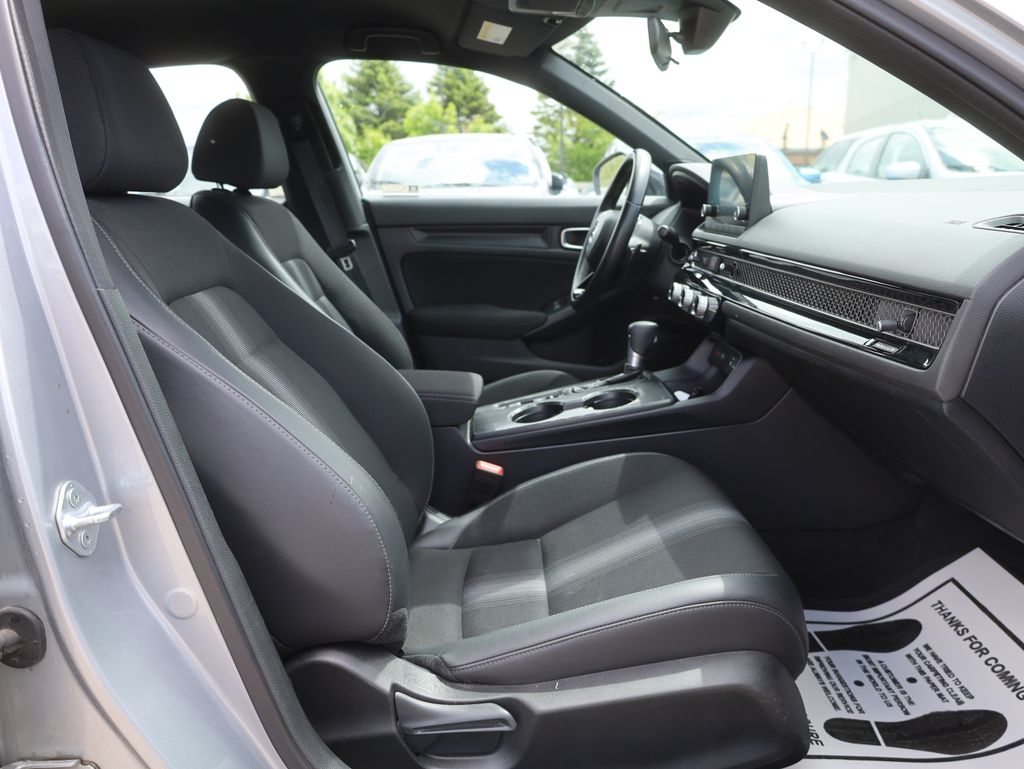 Vehicle image 11 of 43