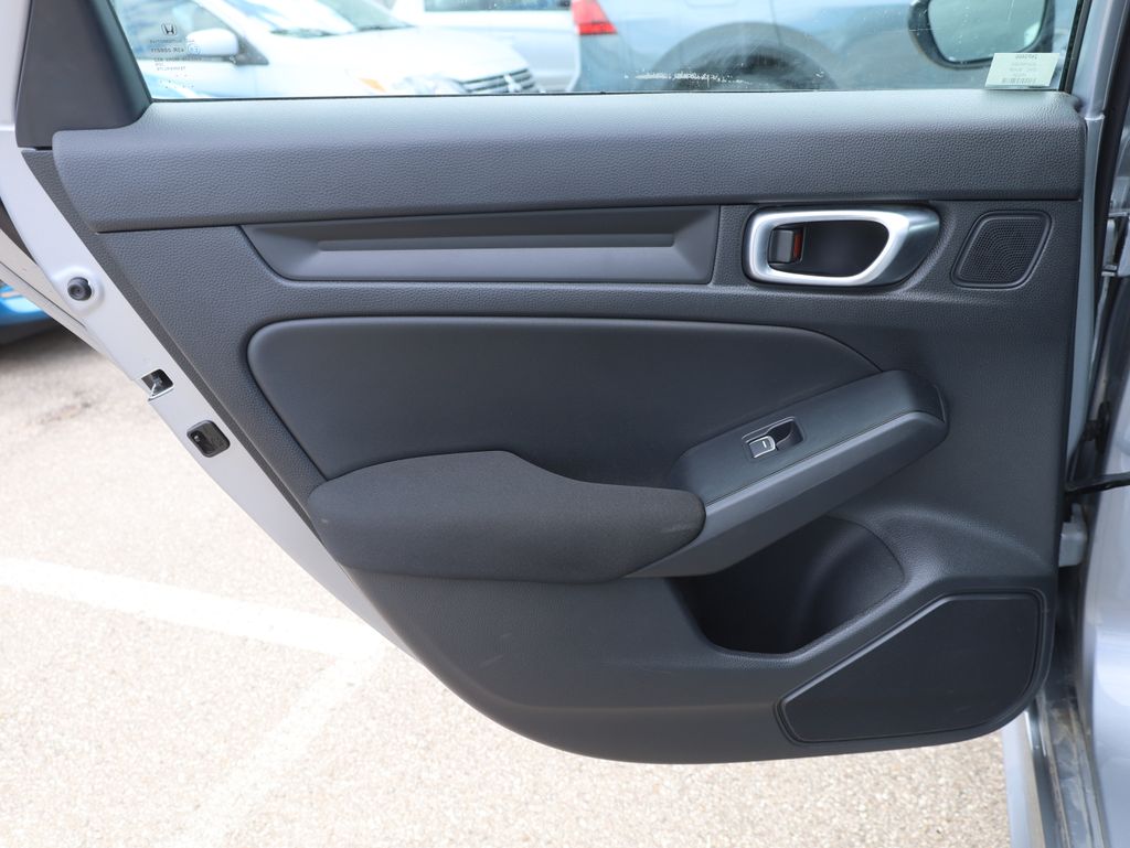 Vehicle image 23 of 43