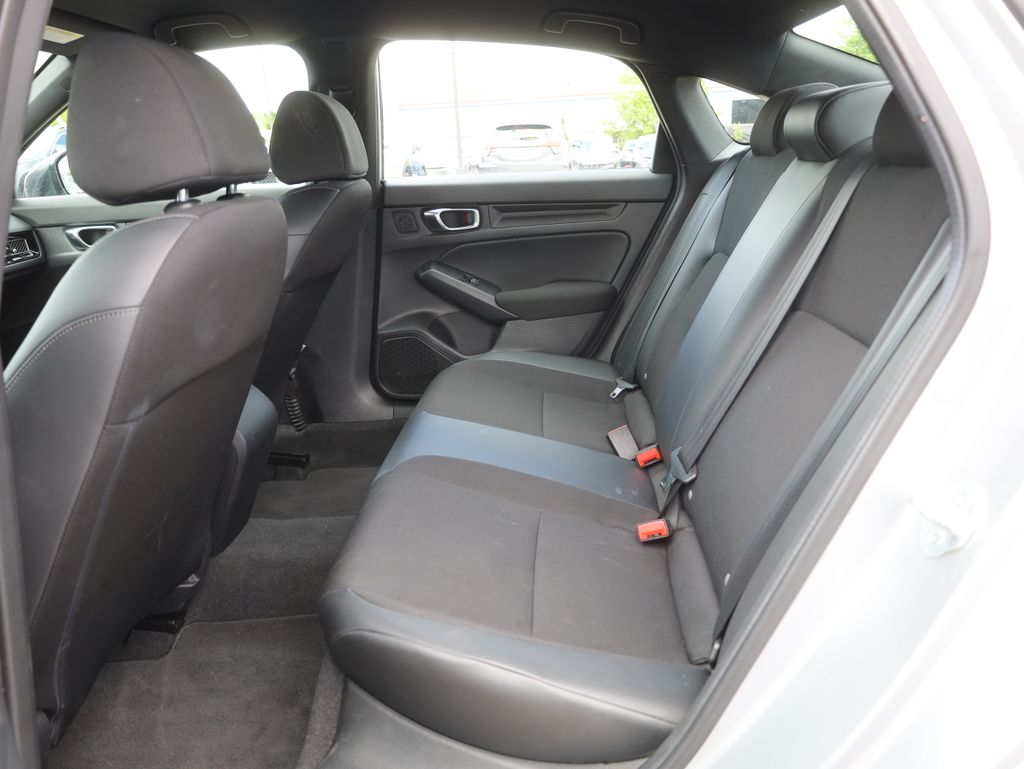 Vehicle image 21 of 43