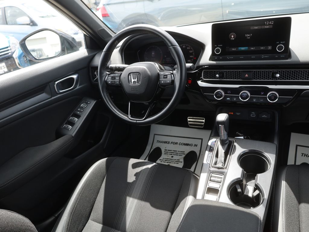 Vehicle image 16 of 43