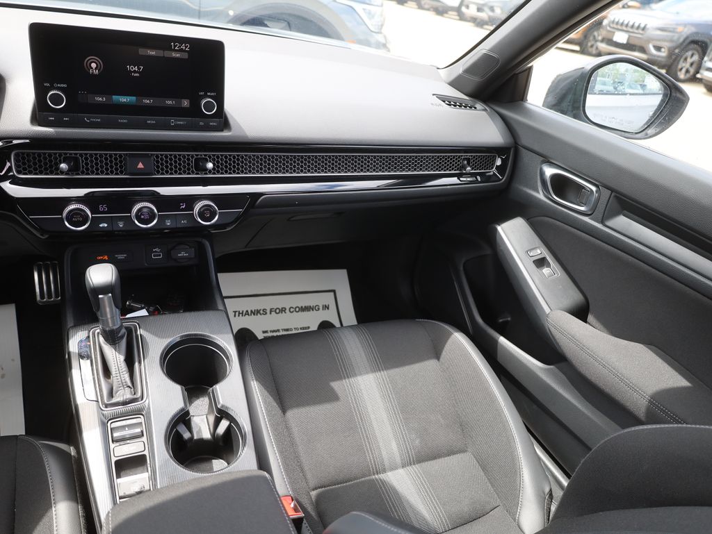 Vehicle image 17 of 43