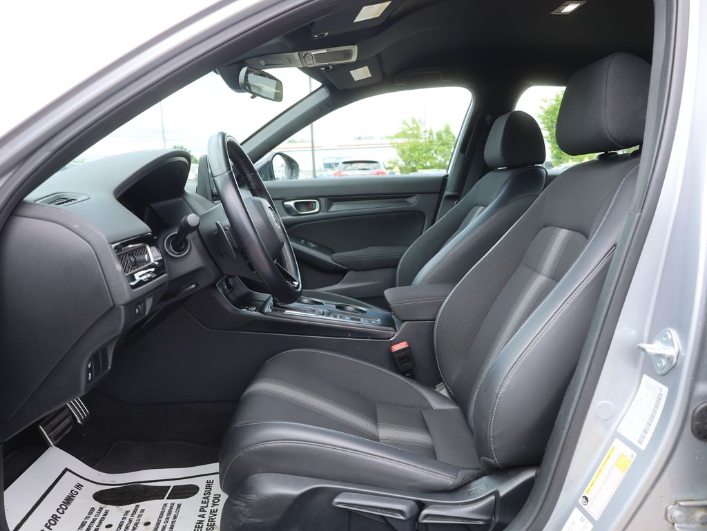 Vehicle image 25 of 43