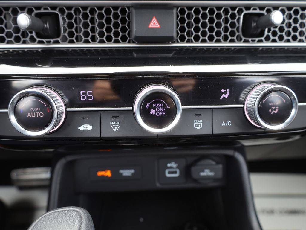 Vehicle image 31 of 43