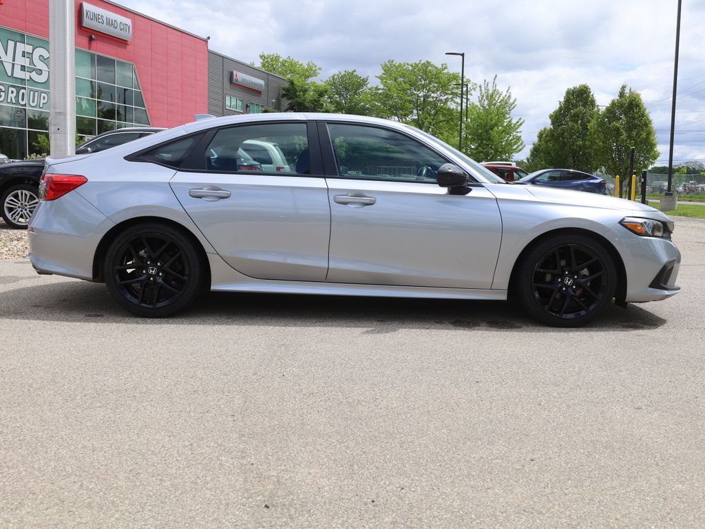 Vehicle image 5 of 43