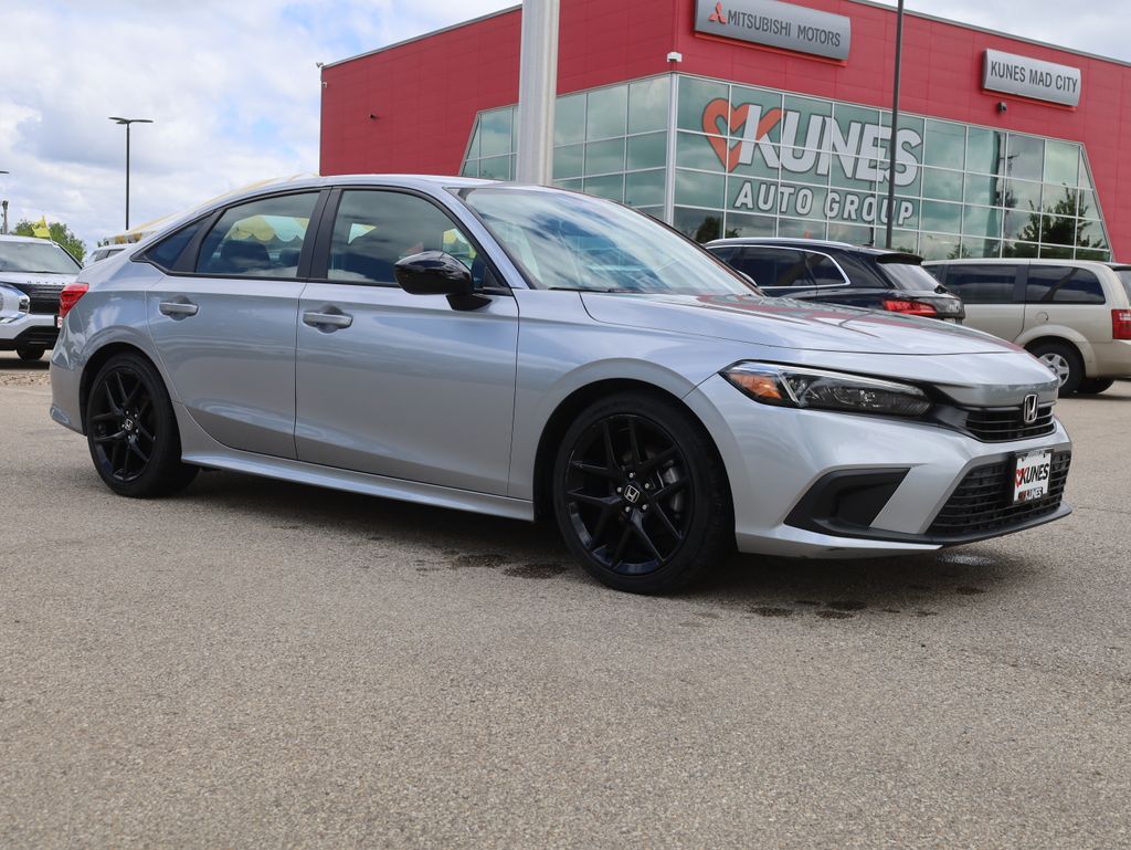 Vehicle image 4 of 43