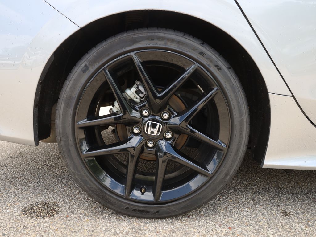 Vehicle image 10 of 43
