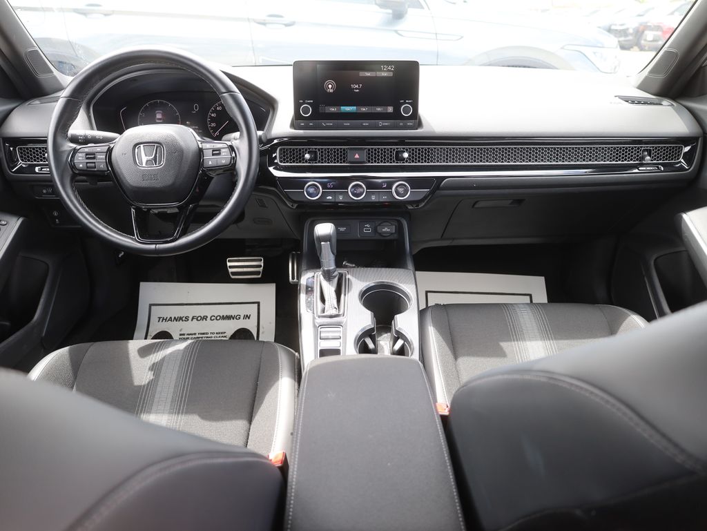 Vehicle image 19 of 43