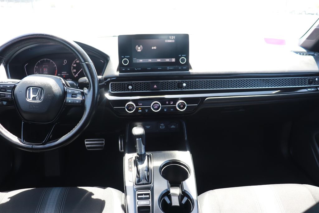 Vehicle image 13 of 25