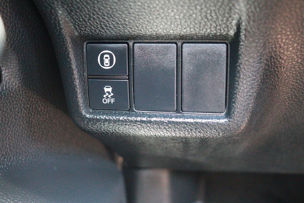 Vehicle image 23 of 25