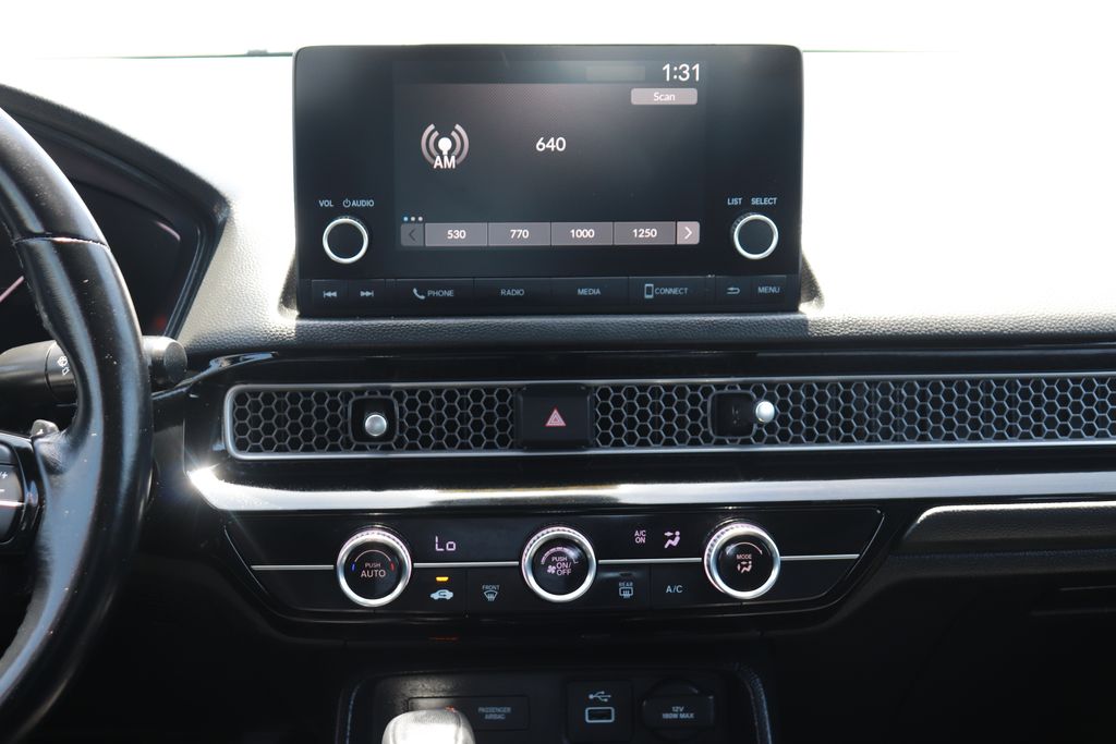 Vehicle image 14 of 25